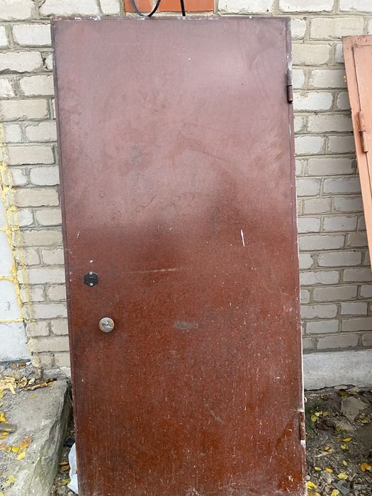 Продам железную дверь