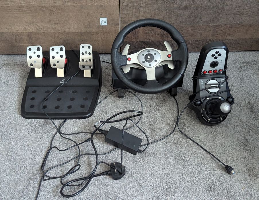 Volan Logitech G25
