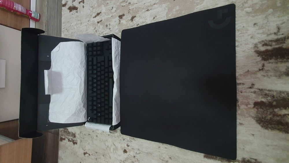 Tastatură logitech rapid nouă + mousepad logitech