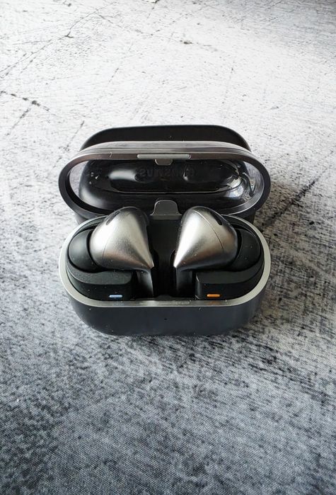 Samsung Galaxy Buds3 Pro Silver – Pachet complet + Husa Ringke (Impecabile)