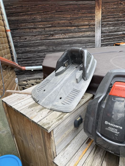 Husqvarna Automower 105 - a funcționat 2 sezoane, fără defecțiuni