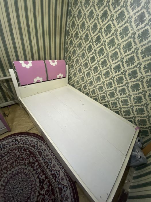 Продам кровать полуторка для девочек