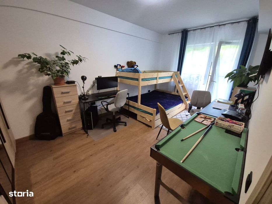 Apartament 3 camere, 62mp, 2 garaje, balcon 12mp, zona Sesul de Sus