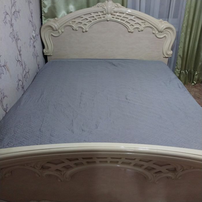 Продам спальный гарнитур