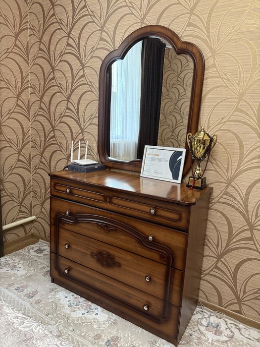 Продам спальный гарнитур