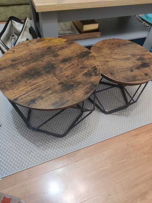 Măsuțe de cafea . Set de 2 . Se pot baga una în alta .