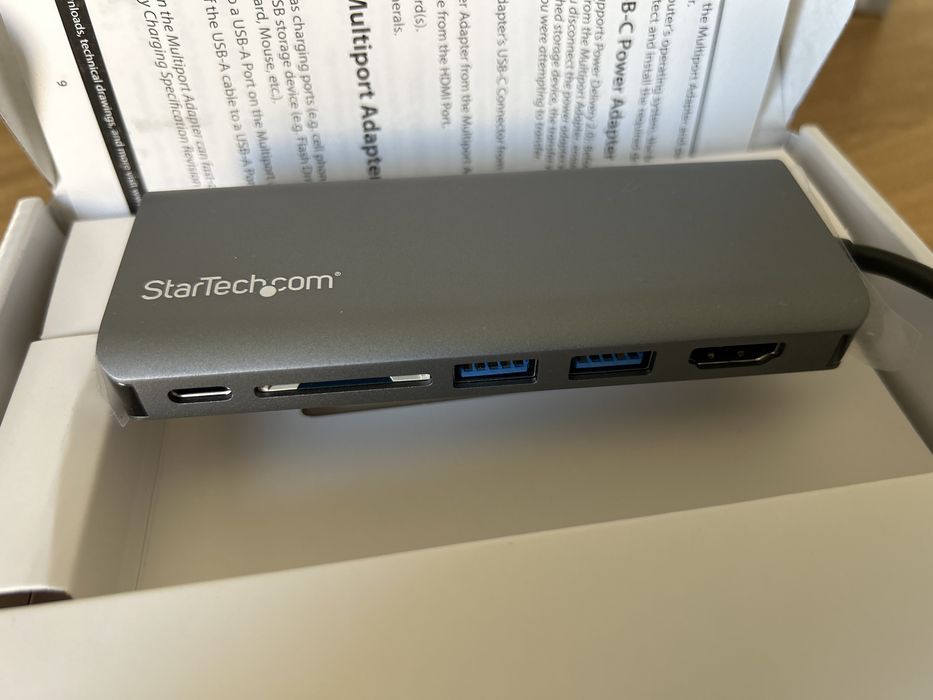 StarTech - USB-C Multiadapter cu Card Reader.