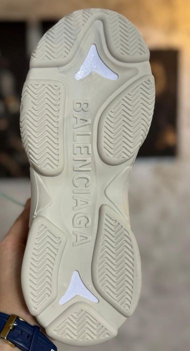 Balenciaga  calitate garantata