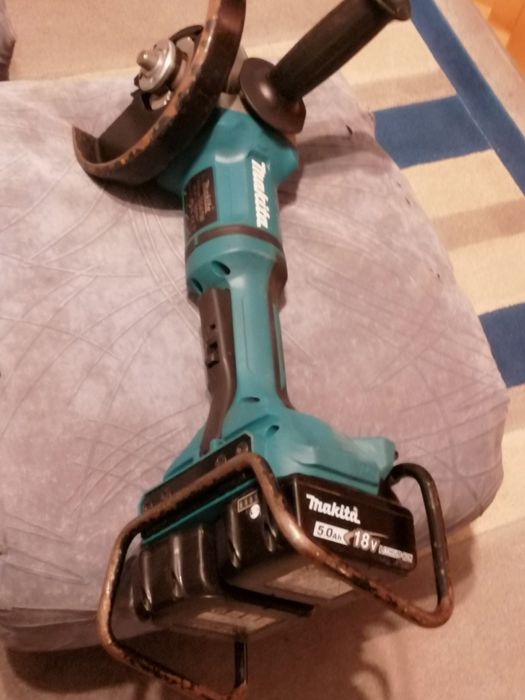 Безчеткова Makita DGA 700