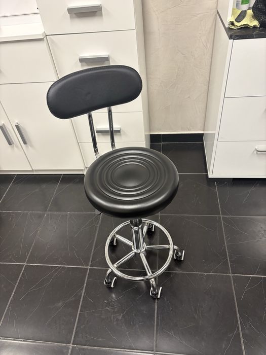 Елегантен. и функционален стол  за вашия дом, офис или козметиченсалон