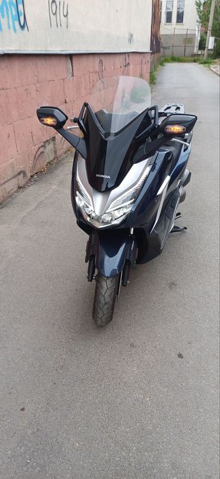Продавам Honda Forza 300