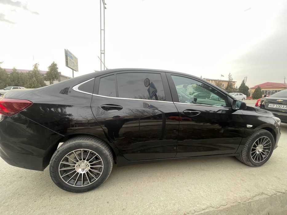 Chevrolet onix 1.2 turbo