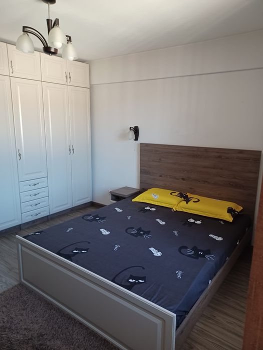 De vânzare apartament cu 3 camere decomandat Complex Baroc