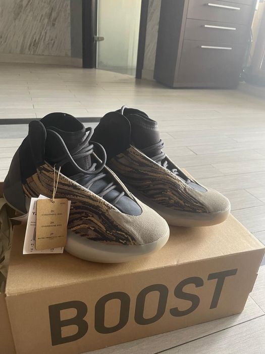 Adidas Yeezy QNTM Tint