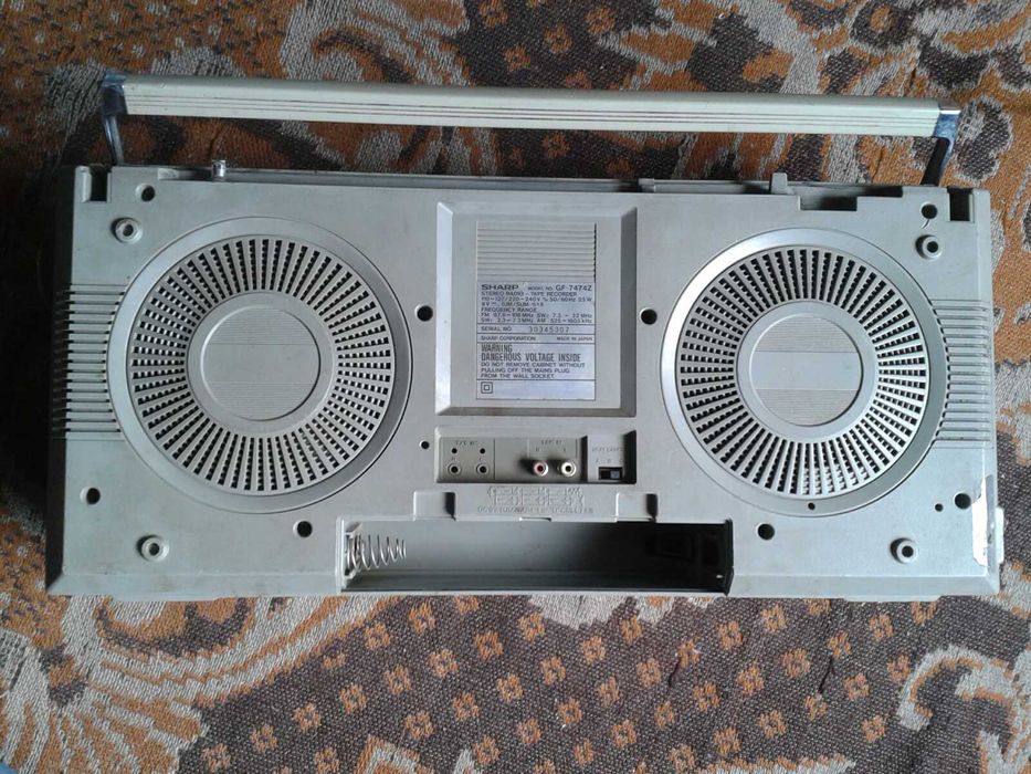 Продавам радиокасетофон SHARP GF-7474Z