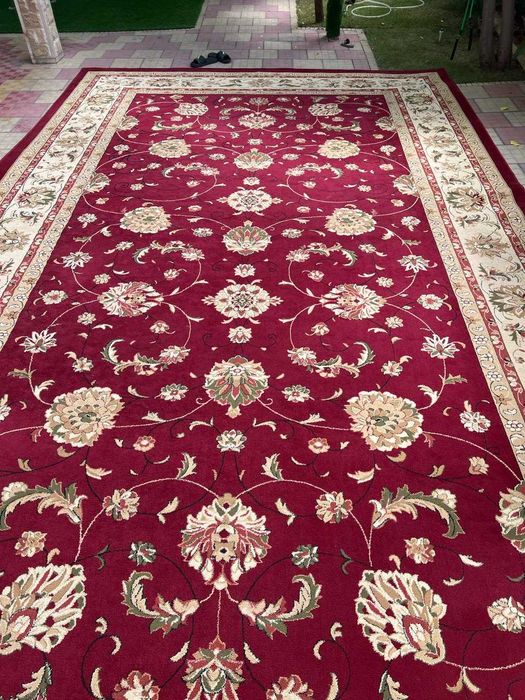 Продам большой ковер  IMPERIAL в хорошем и чистом состоянии