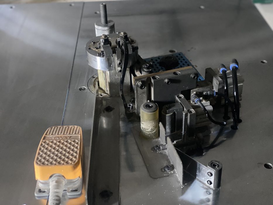 Кромкооблецовошный Станок