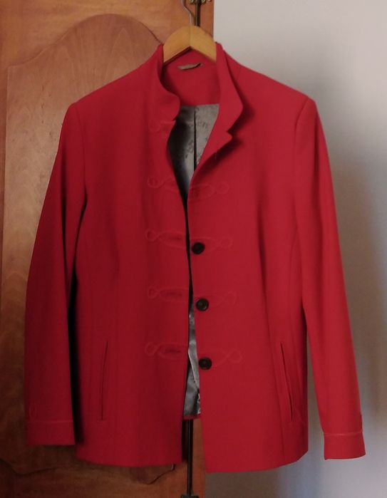 Sacou roșu cu broderii