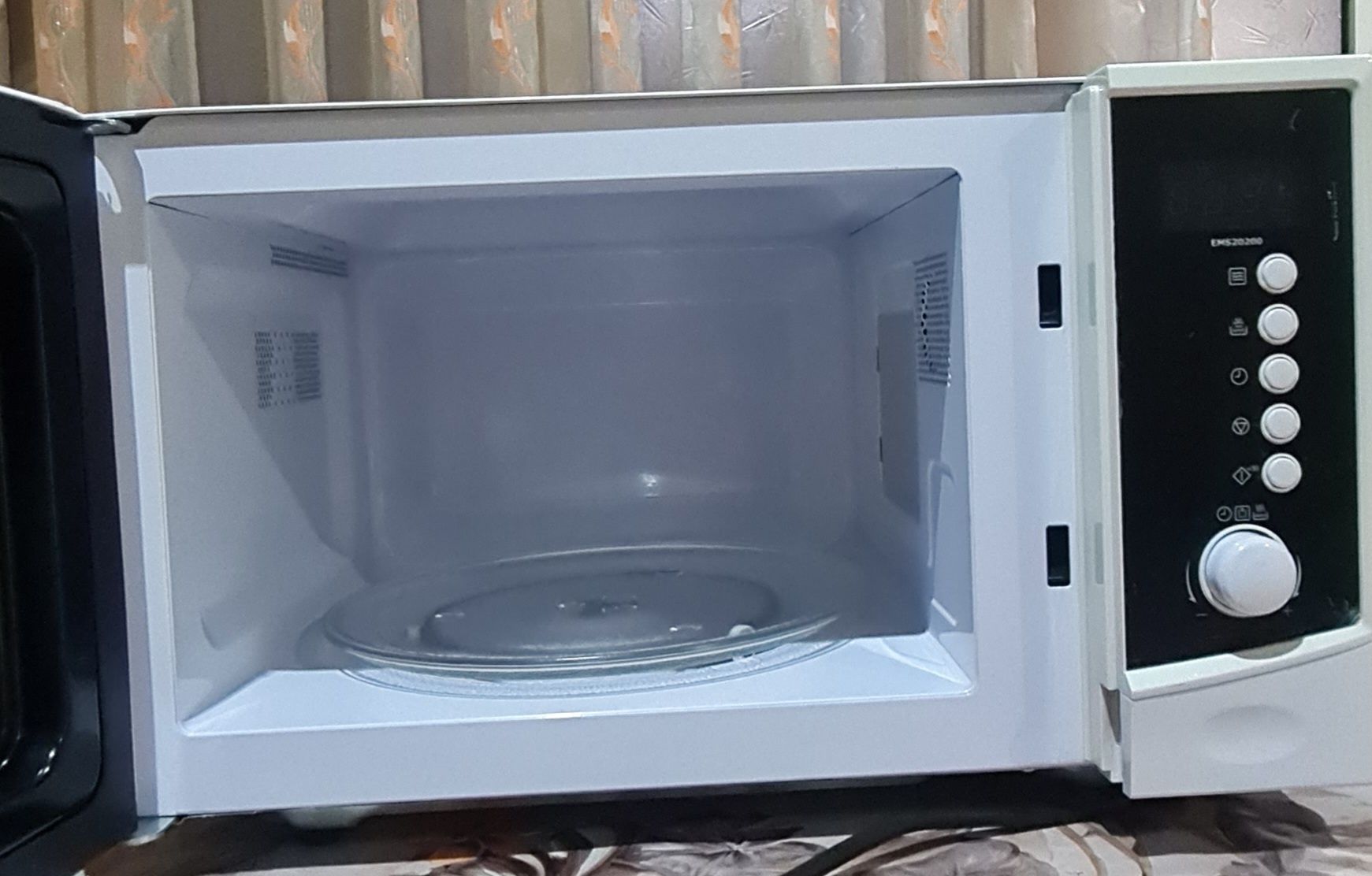 Микровълнова фурна Електролукс гр. Гоце Делчев • OLX.bg