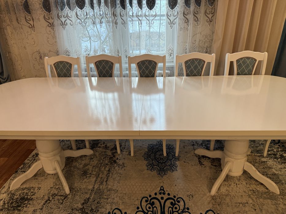 Продам стол со стульями на 12 персон