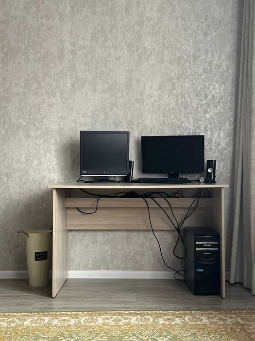 Продам рабочий стол дешево