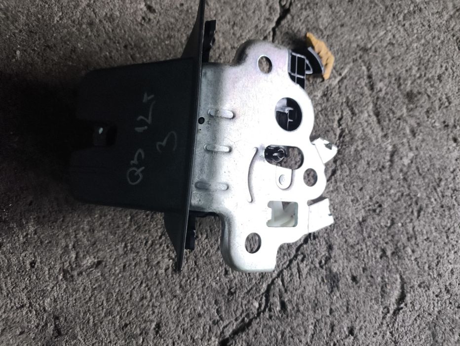 Брава/механизъм  за заден капак за Audi Q3