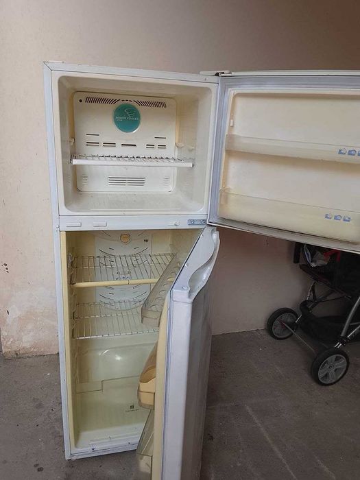 Продается холодильник Samsung двух камерный