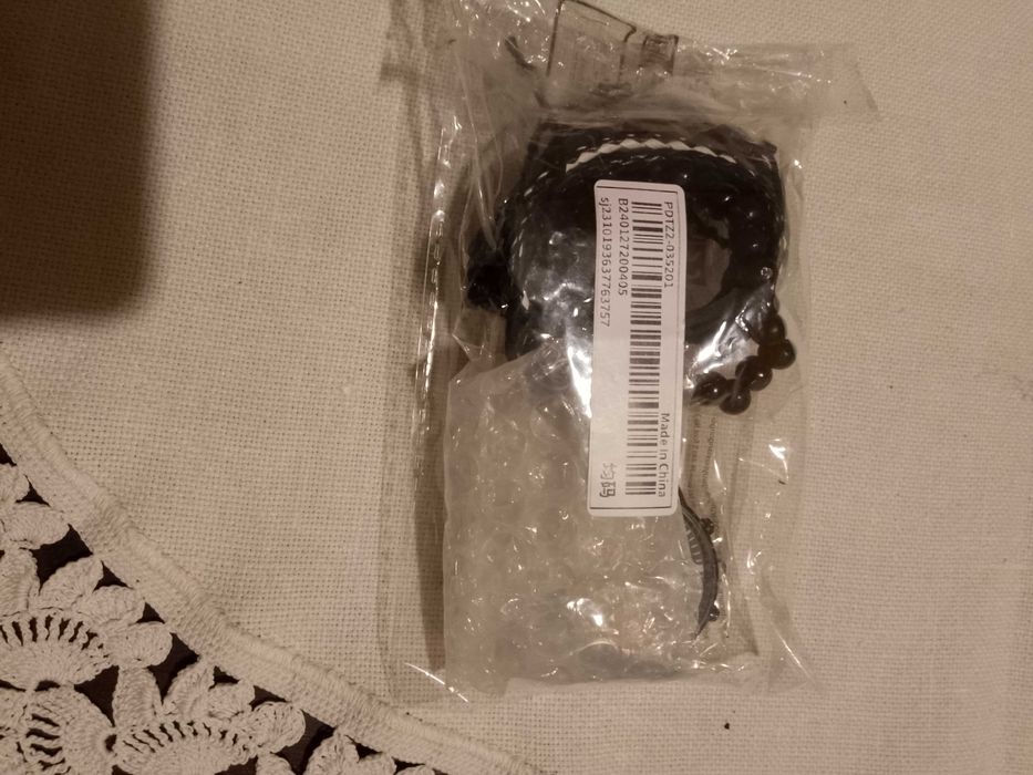 Подаръчни комлекти - часовник с 4 бр. кожени гривни