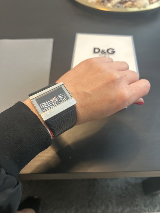 Оригинален дамски часовник Dolce&Gabanna ,нормални следи от употреба