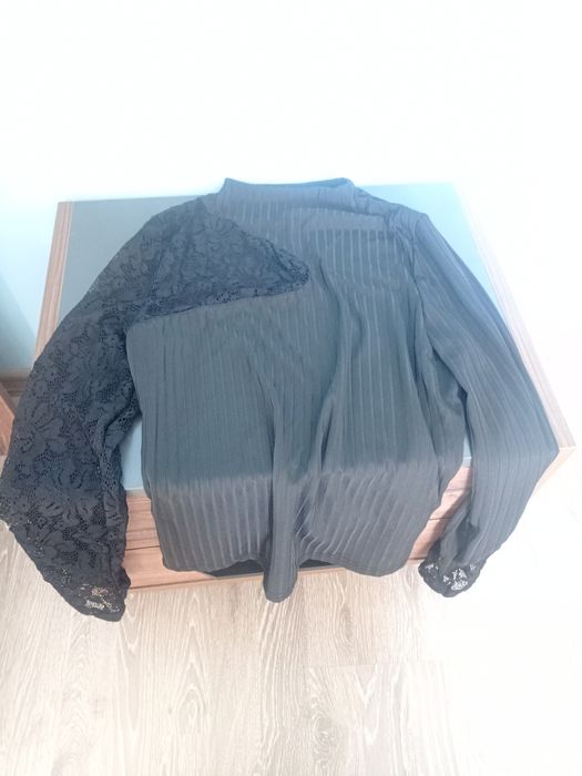 Продавам използвани дрехи.