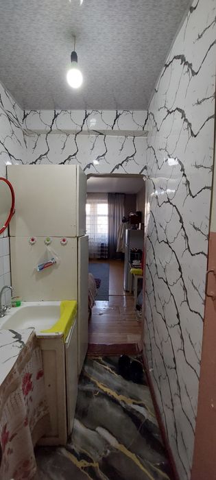 1 ком. квартира (1/3/9). Сергели 4. Бывшее общежитие. Метро - 500 м