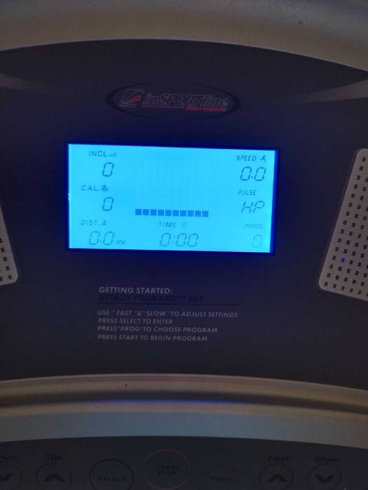 Бягаща пътечка работи...почти нова