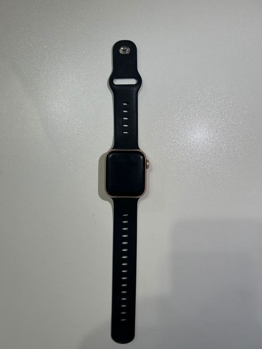 Apple Watch SE 40mm aluminium & ceramic case