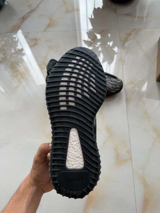 Adidasi Yezzy 350 V2