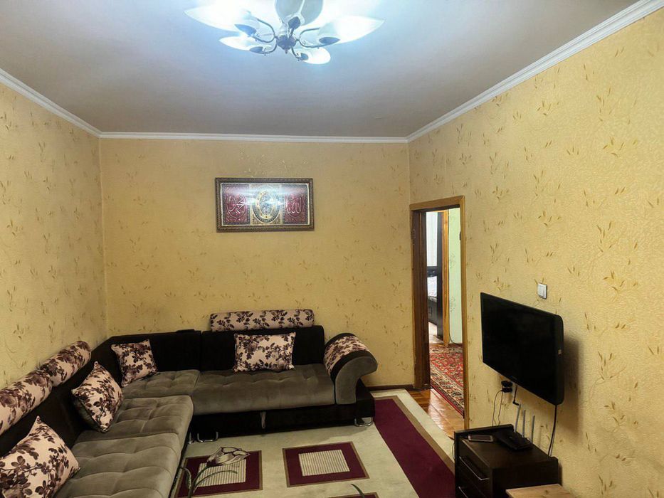 Срочно! Юнусабад-15 2/1/4 метро Туркистон.Первая линия.Собственик!