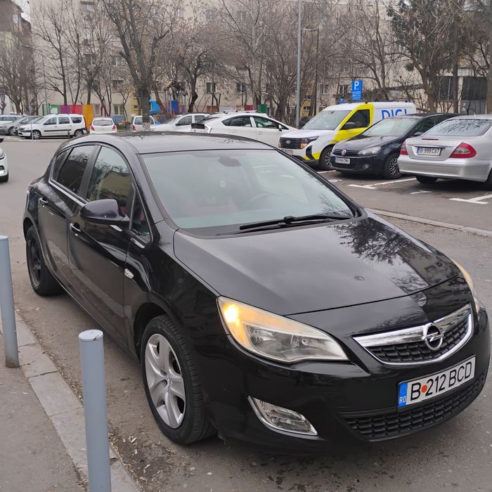 Vând Opel Astra j
