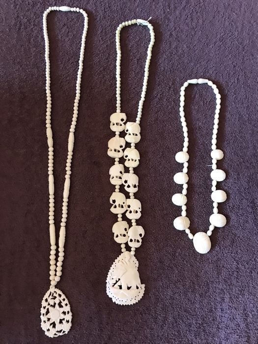 Стари колиета от кост