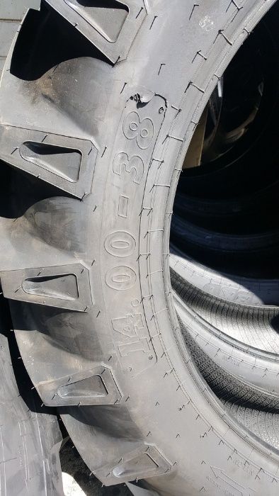 Anvelope noi 14.00-38 BKT cu 8 pliuri cauciucuri tractor U650 spate