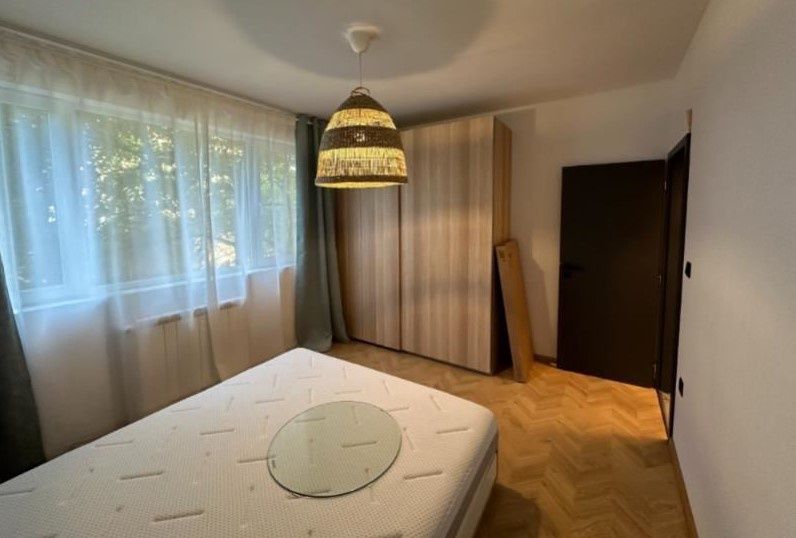Продава се Тристаен апартамент в София, Изток - 105 кв.м за 7 €/кв.м - Снимка #2