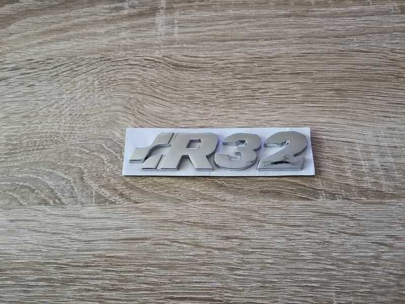 Volkswagen R32 сребрист надпис