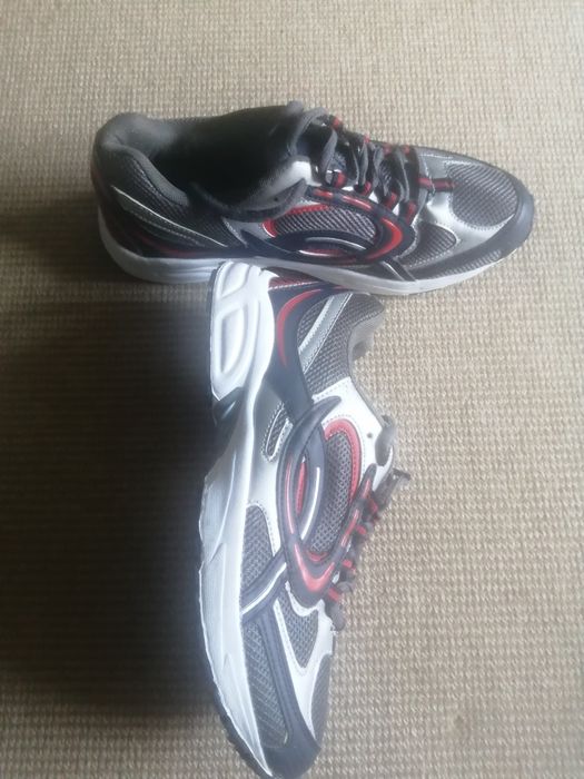 Мъжки маратонки нови, номер 43.