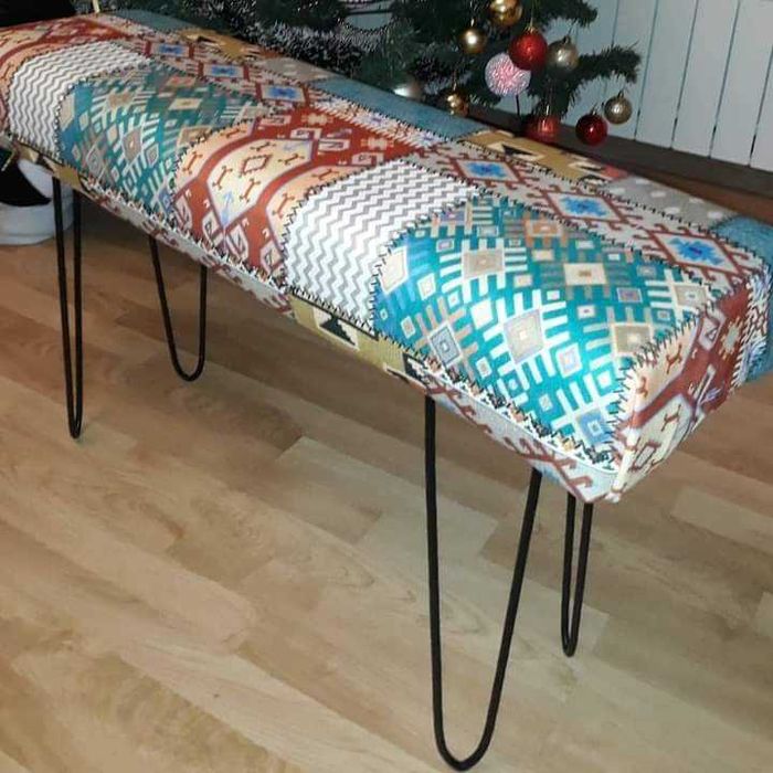 Пейка с метални крака тип "фиба"