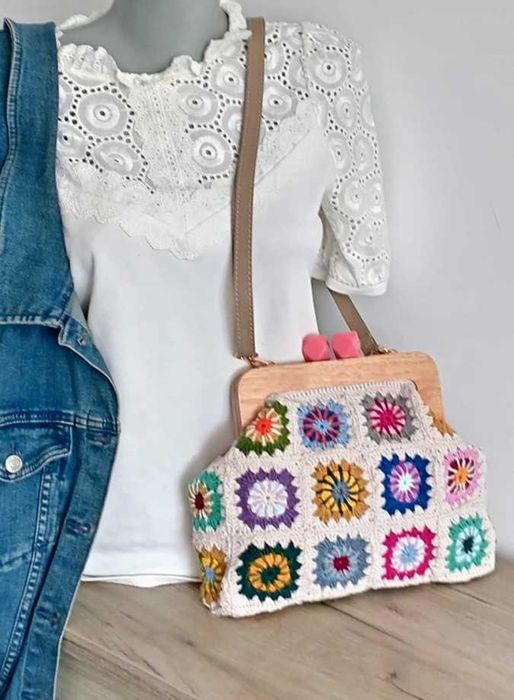Geantă handmade croșetată cu ramă din lemn