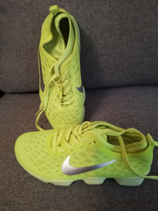 Обувки. Спортни юношески.