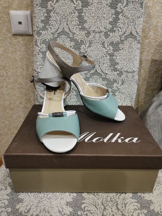 Продам босоножки летние