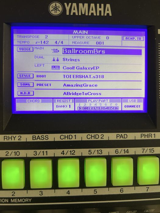 YAMAHA.  PSR   S550.