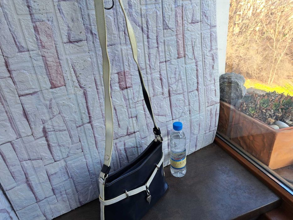 дамска чанта,малка тъмно синя чантичка LANCASTER -естествена кожа