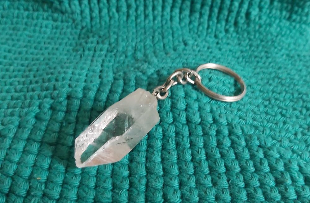 Breloc cu cuarț transparent