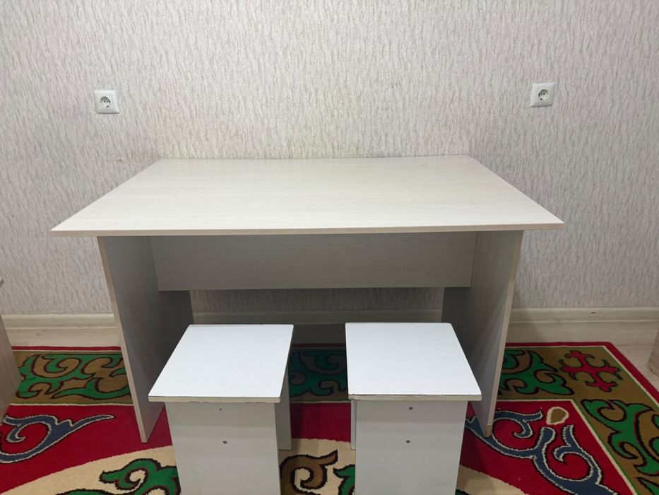 Продам стол со стульями