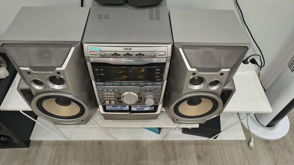 Sony RXD8S с оригинални те си Тонколони